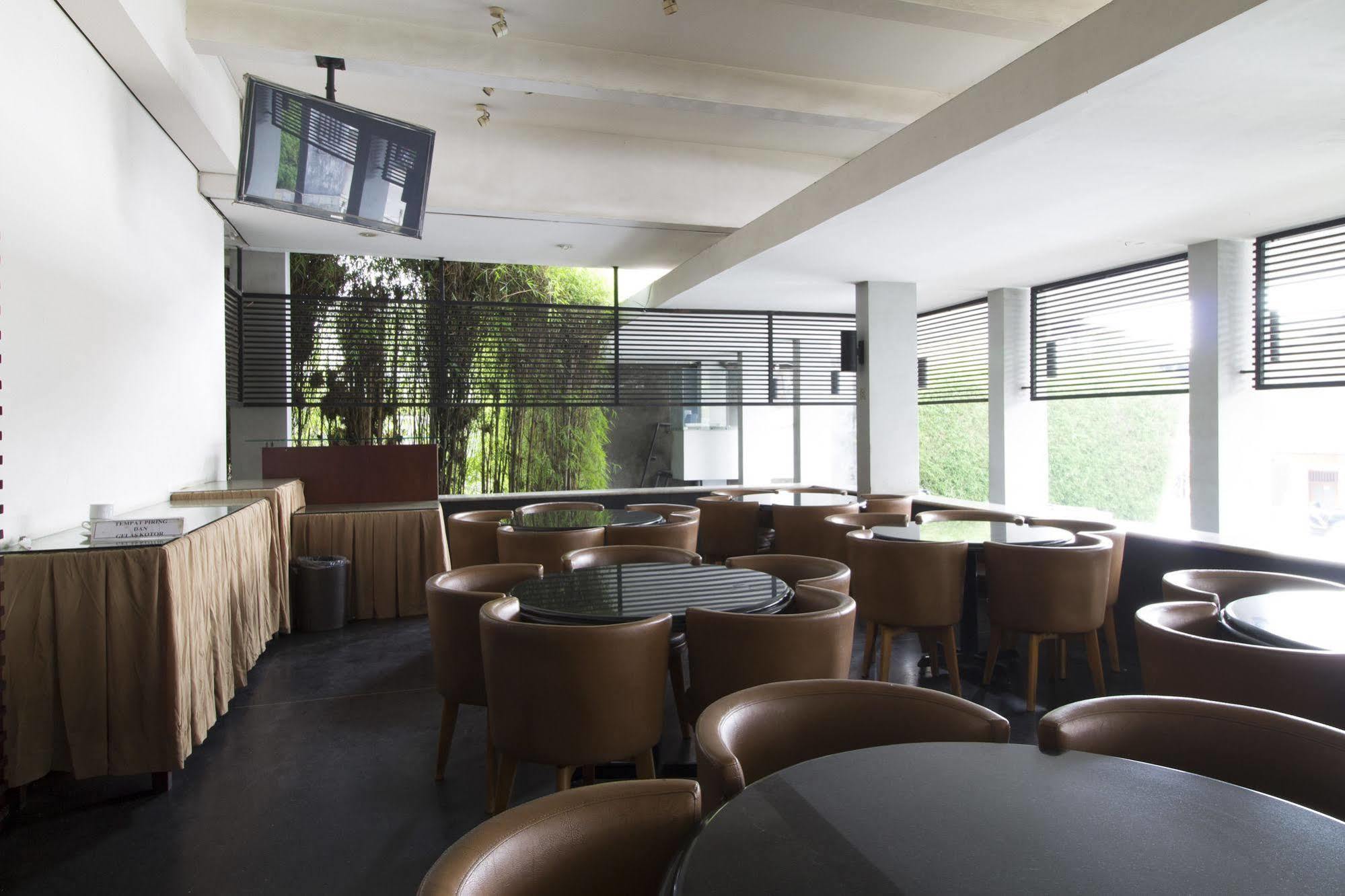 Reddoorz @ Gegerkalong Girang Hotel Bandung Exterior foto