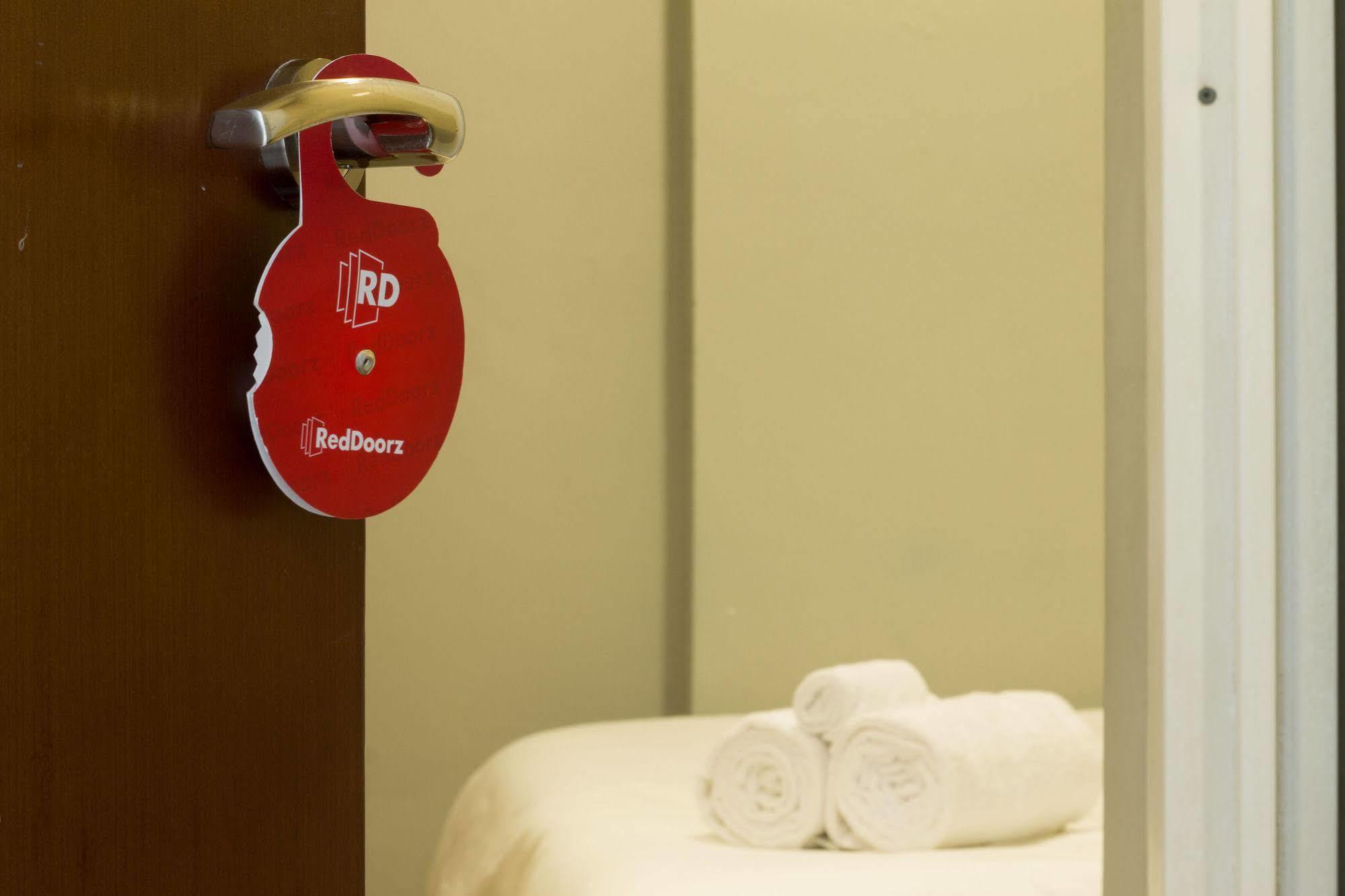 Reddoorz @ Gegerkalong Girang Hotel Bandung Exterior foto