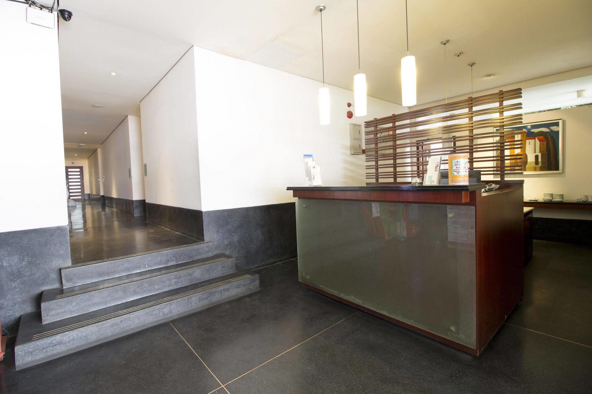 Reddoorz @ Gegerkalong Girang Hotel Bandung Exterior foto
