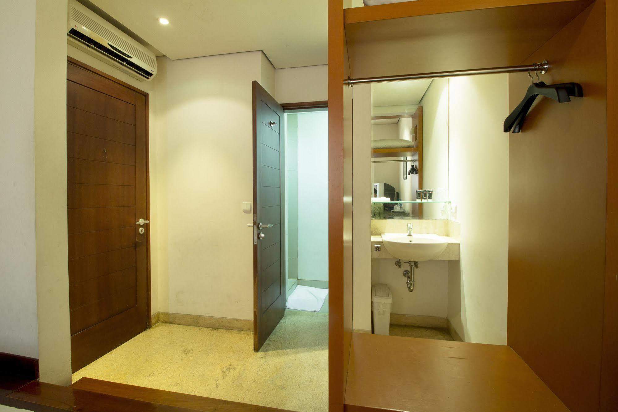 Reddoorz @ Gegerkalong Girang Hotel Bandung Exterior foto